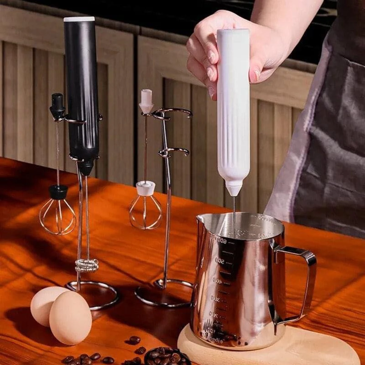 Rechargeable electric milk frother